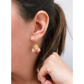 Boucles d'oreilles Amour Canari et Blanc, dorées à l'or fin 24 carats et avec des petales de cuir. De la marque May & June